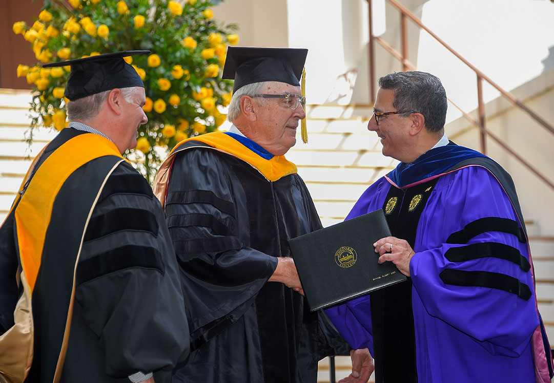Stewart Winslow (left), Wofford’s director of horticulture and landscape design, joins Dr. Michael A. Dirr (center), who received a Doctor of Science, from Wofford’s President Nayef Samhat.