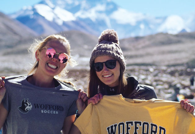 Alex King ’19 (left) and Megan Kuhn ’18 at Mount Everest
